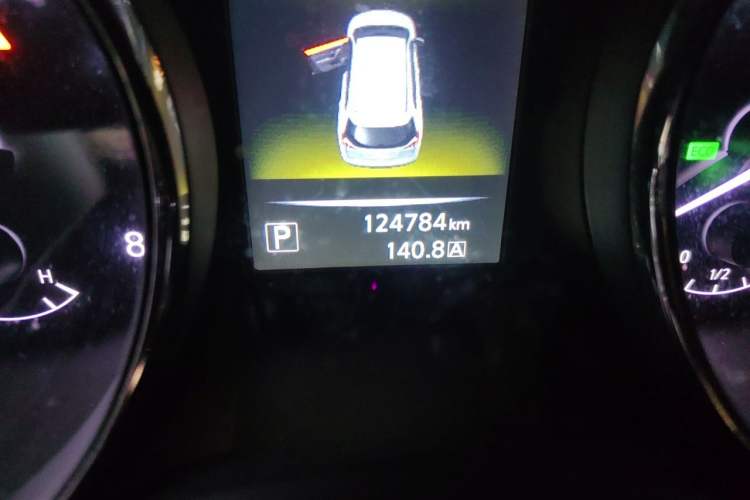 Used Nissan X-Trail 2014 2.5L CVT Luxury Edition 4WD Odometer Close Up