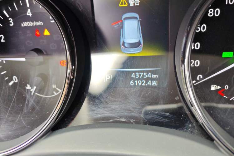 Used Nissan X-Trail 2014 2.0L CVT Comfort Edition 2WD Odometer Close Up