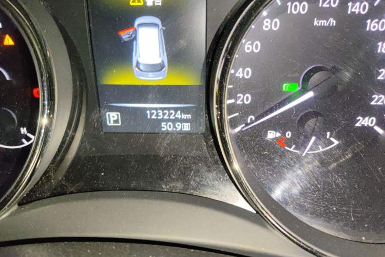 Used Nissan X-Trail 2014 2.0L CVT Comfort Edition 2WD Odometer Close Up