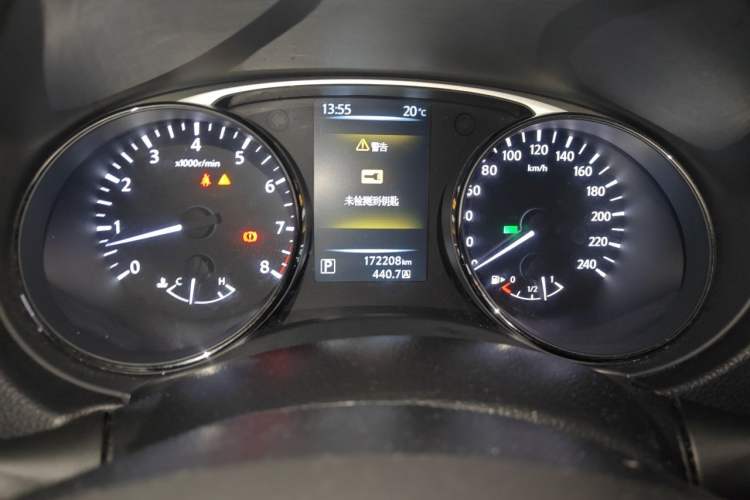 Used Nissan X-Trail 2014 2.0L CVT Comfort Edition 2WD Odometer Close Up