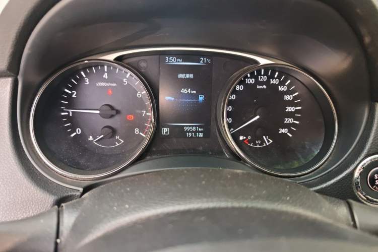 Used Nissan X-Trail 2014 2.0L CVT Smart Edition 2WD Odometer Close Up