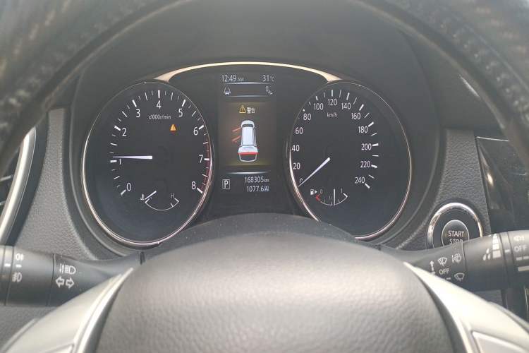 Used Nissan X-Trail 2014 2.5L CVT Luxury Edition 4WD Odometer Close Up