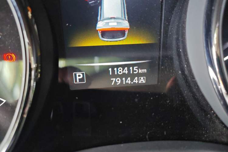 Used Nissan X-Trail 2014 2.0L CVT Comfort Edition 2WD Odometer Close Up