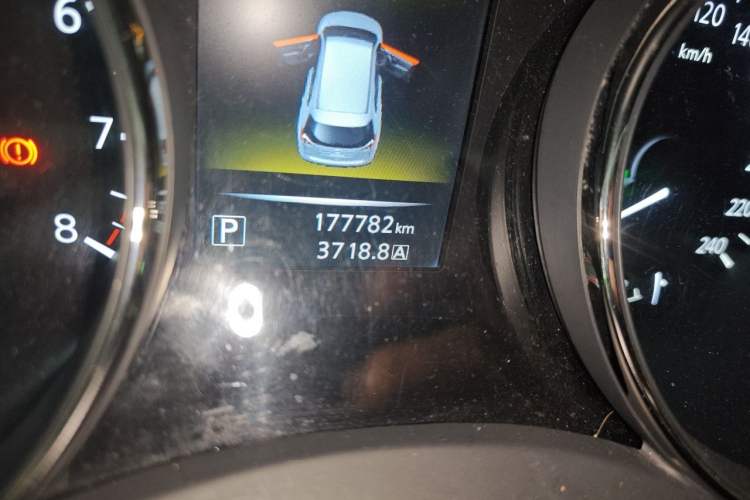 Used Nissan X-Trail 2014 2.5L CVT Luxury Edition 4WD Odometer Close Up