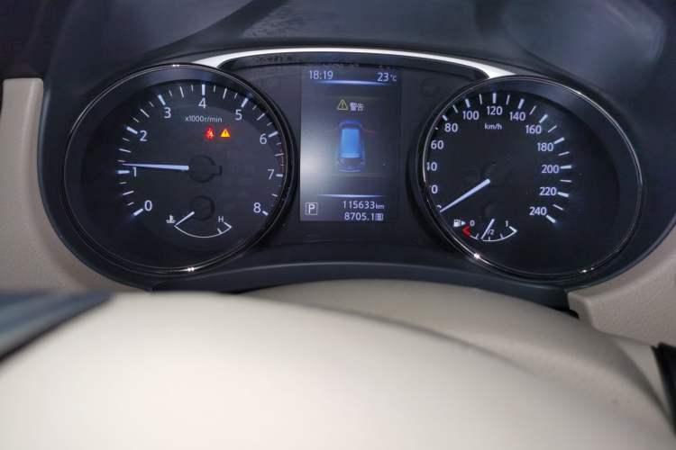 Used Nissan X-Trail 2014 2.0L CVT Comfort Edition 2WD Odometer Close Up