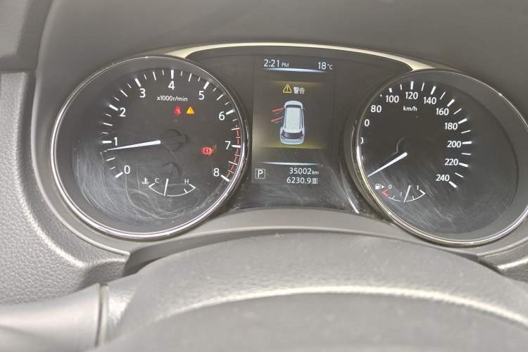 Used Nissan X-Trail 2014 2.0L CVT Comfort Edition 2WD Odometer Close Up