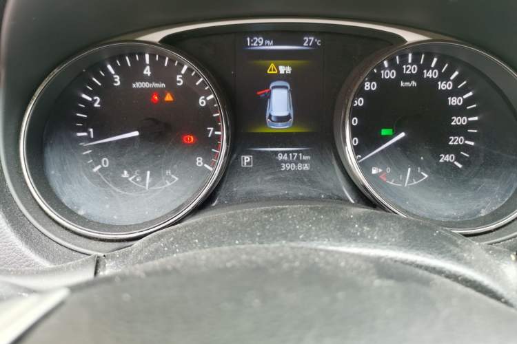Used Nissan X-Trail 2014 2.0L CVT Comfort Edition 2WD Odometer Close Up