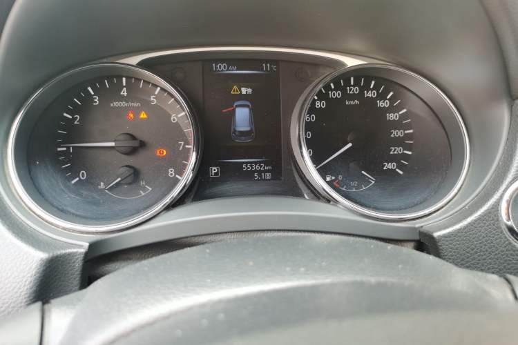 Used Nissan X-Trail 2014 2.5L CVT Leading Edition 4WD Odometer Close Up
