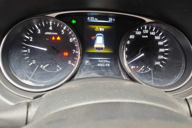 Used Nissan X-Trail 2014 2.0L CVT Comfort Edition 2WD Odometer Close Up