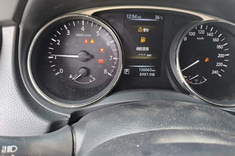 Used Nissan X-Trail 2014 2.0L CVT Smart Edition 2WD Odometer Close Up