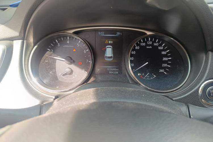 Used Nissan X-Trail 2014 2.0L CVT Comfort Edition 2WD Odometer Close Up