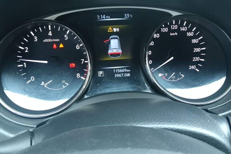 Used Nissan X-Trail 2014 2.0L CVT Comfort Edition 2WD Odometer Close Up