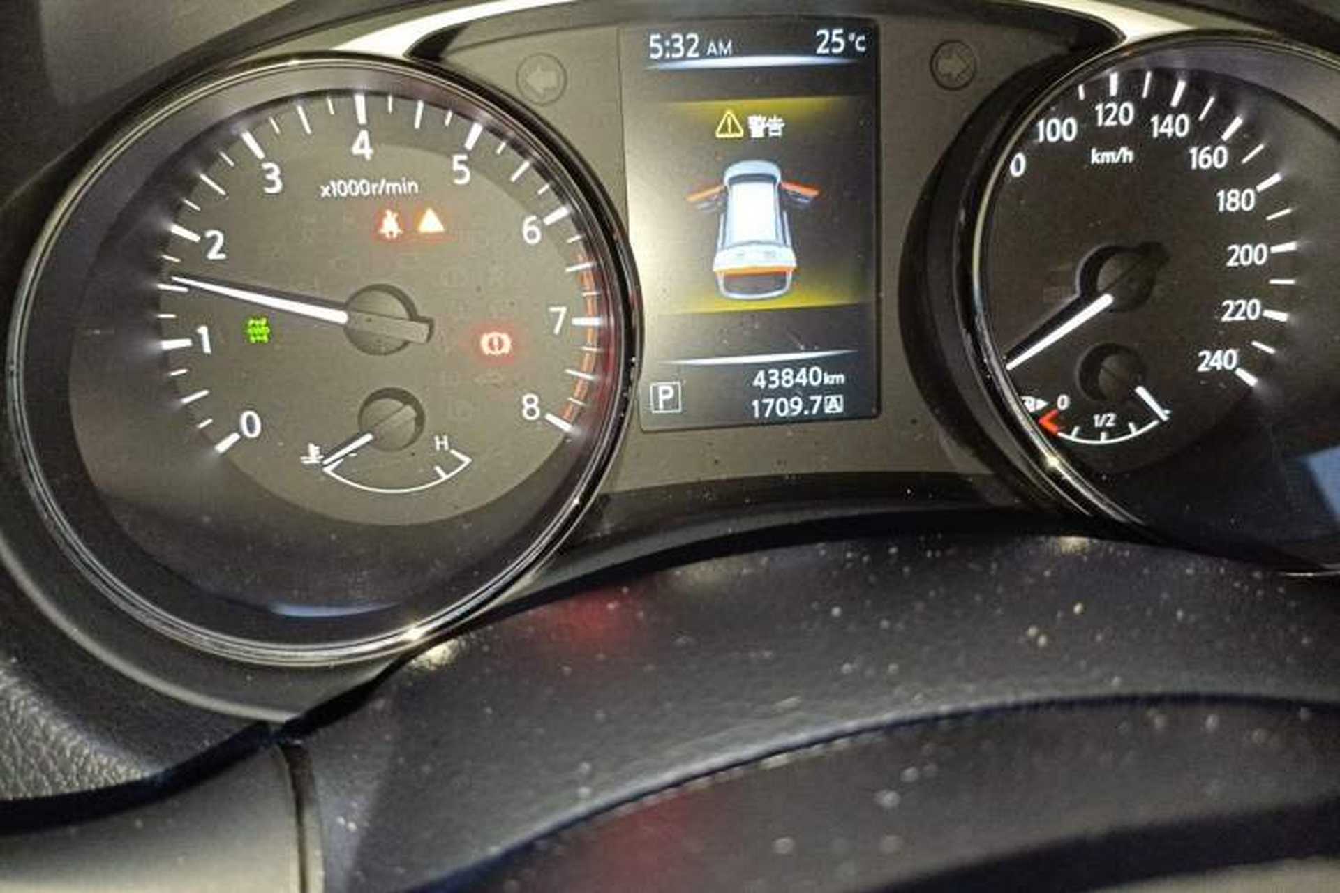 Used Nissan X-Trail 2014 2.5L CVT Leading Edition 4WD Odometer Close Up