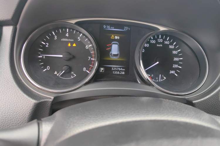 Used Nissan X-Trail 2014 2.0L CVT Comfort Edition 2WD Odometer Close Up