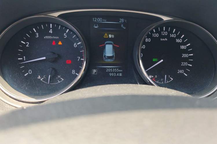 Used Nissan X-Trail 2014 2.5L CVT Luxury Edition 4WD Odometer Close Up