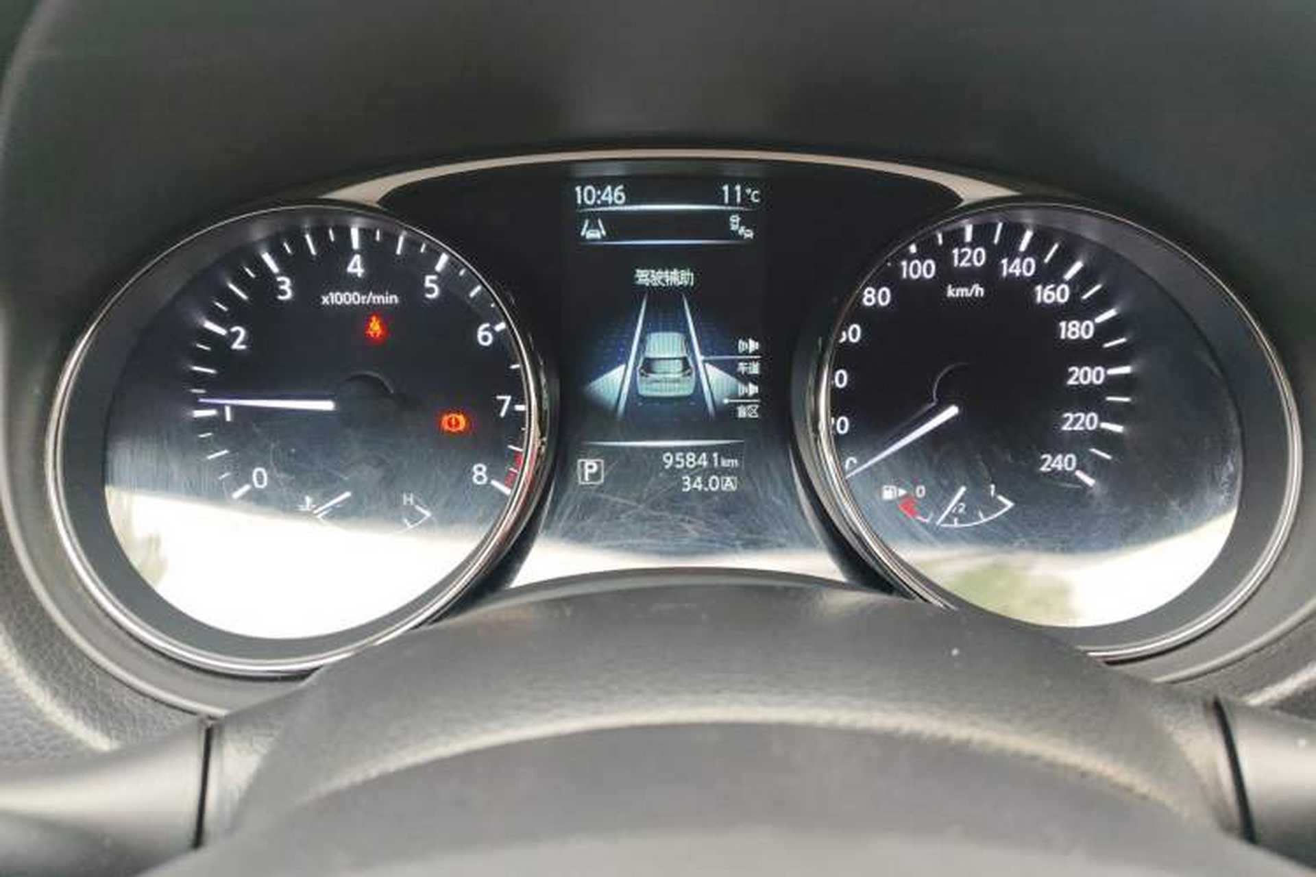 Used Nissan X-Trail 2014 2.5L CVT Ultimate Edition 4WD Odometer Close Up