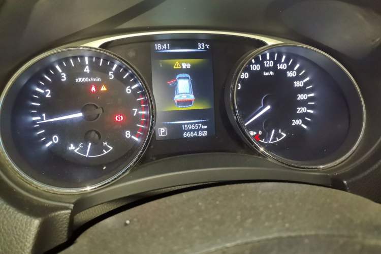 Used Nissan X-Trail 2014 2.0L CVT Comfort Edition 2WD Odometer Close Up