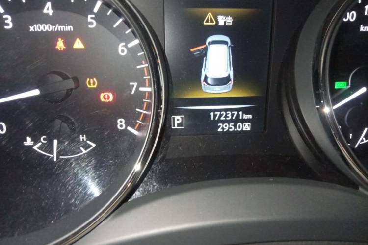 Used Nissan X-Trail 2014 2.5L CVT Luxury Edition 4WD Odometer Close Up
