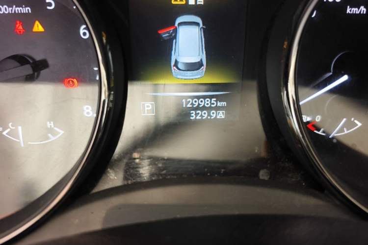Used Nissan X-Trail 2014 2.5L CVT Luxury Edition 4WD Odometer Close Up
