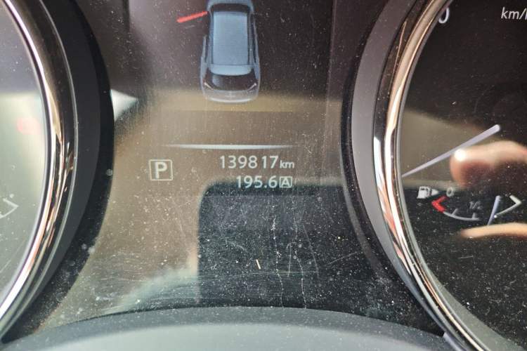Used Nissan X-Trail 2014 2.0L CVT Smart Edition 2WD Odometer Close Up