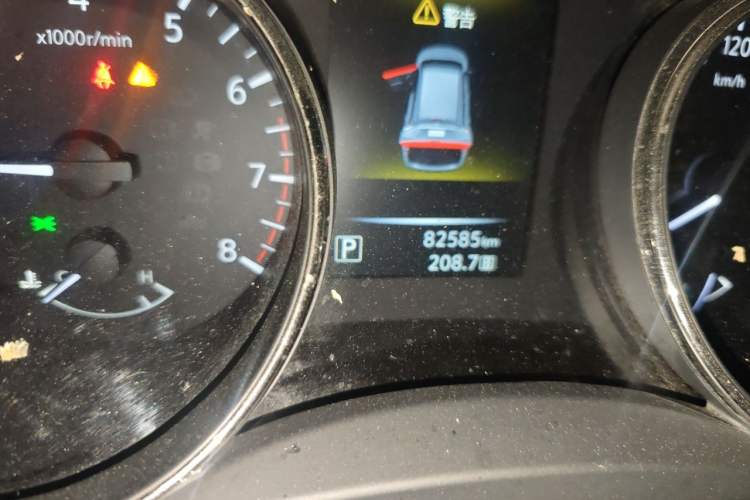 Used Nissan X-Trail 2014 2.0L CVT Comfort Edition 2WD Odometer Close Up
