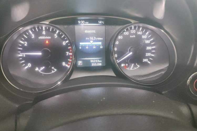 Used Nissan X-Trail 2014 2.0L CVT Comfort Edition 2WD Odometer Close Up