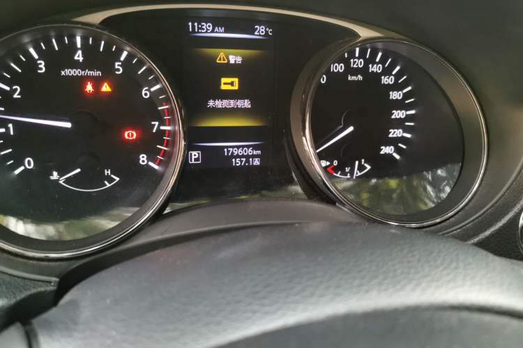 Used Nissan X-Trail 2014 2.5L CVT Leading Edition 4WD Odometer Close Up