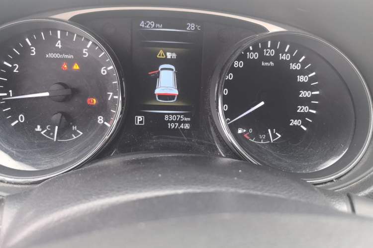 Used Nissan X-Trail 2014 2.5L CVT Luxury Edition 4WD Odometer Close Up