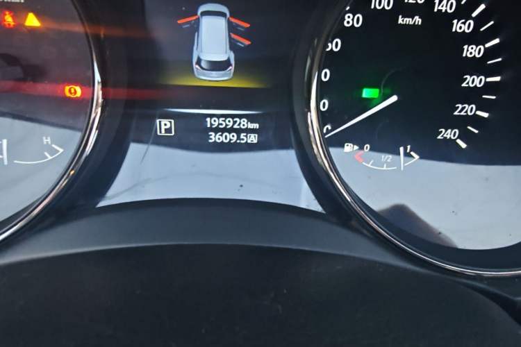 Used Nissan X-Trail 2014 2.0L CVT Comfort Edition 2WD Odometer Close Up