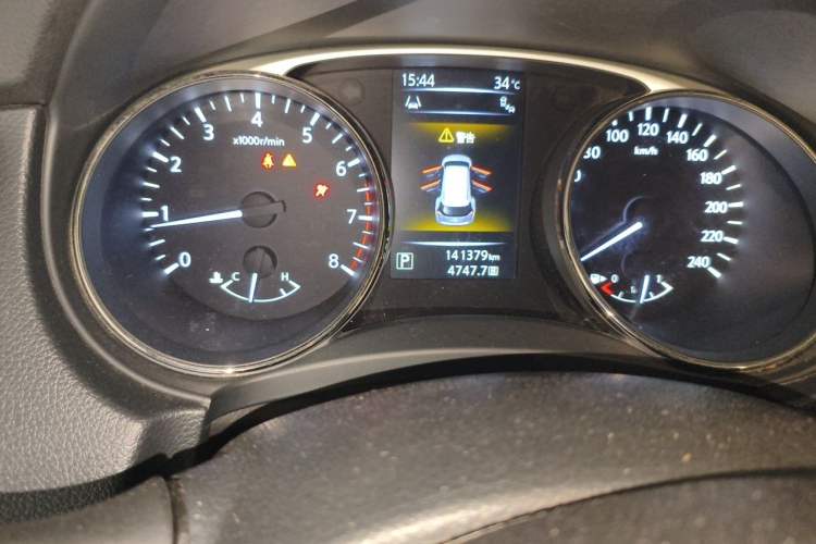 Used Nissan X-Trail 2014 2.5L CVT Luxury Edition 4WD Odometer Close Up