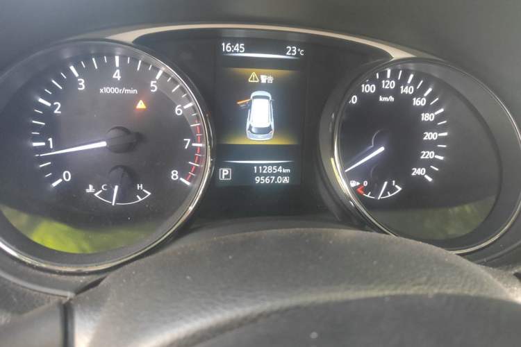 Used Nissan X-Trail 2014 2.0L CVT Comfort Edition 2WD Odometer Close Up