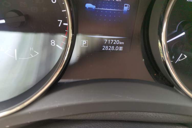 Used Nissan X-Trail 2014 2.0L CVT Comfort Edition 2WD Odometer Close Up