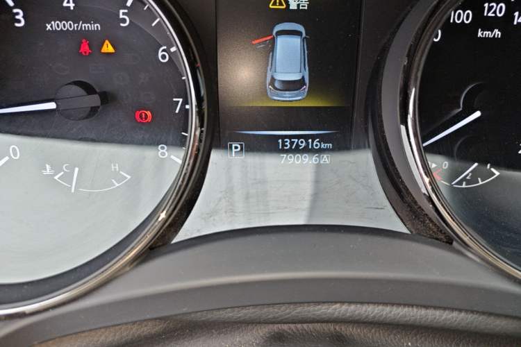 Used Nissan X-Trail 2014 2.0L CVT Comfort Edition 2WD Odometer Close Up