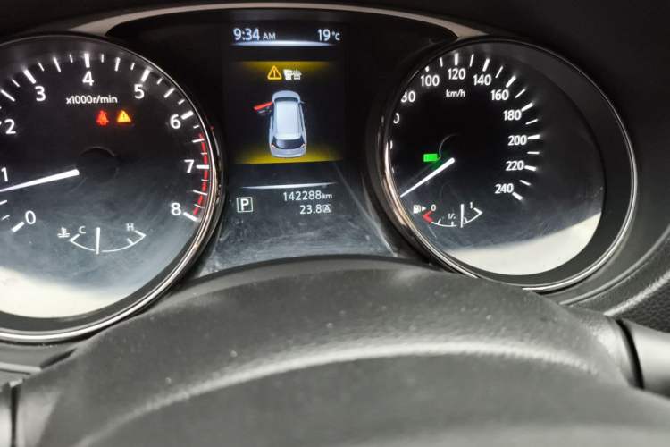 Used Nissan X-Trail 2014 2.0L CVT Comfort Edition 2WD Odometer Close Up