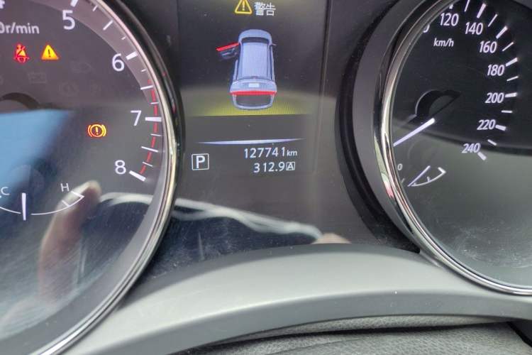 Used Nissan X-Trail 2014 2.0L CVT Comfort Edition 2WD Odometer Close Up