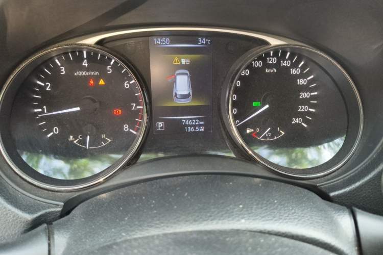 Used Nissan X-Trail 2014 2.0L CVT Smart Edition 2WD Odometer Close Up