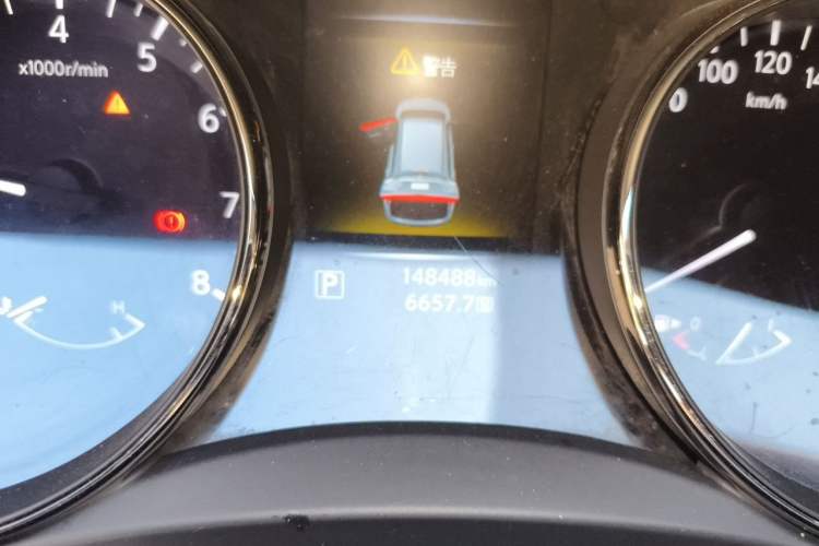 Used Nissan X-Trail 2014 2.5L CVT Luxury Edition 4WD Odometer Close Up