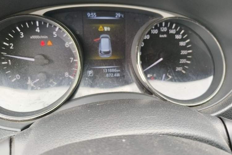 Used Nissan X-Trail 2014 2.0L CVT Comfort Edition 2WD Odometer Close Up