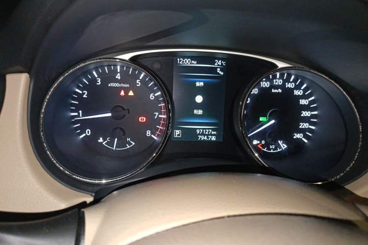 Used Nissan X-Trail 2014 2.5L CVT Luxury Edition 4WD Odometer Close Up