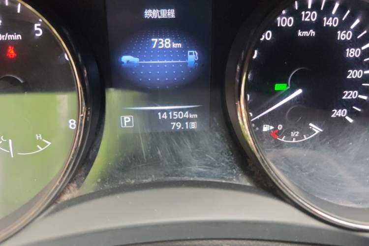 Used Nissan X-Trail 2014 2.0L CVT Comfort Edition 2WD Odometer Close Up