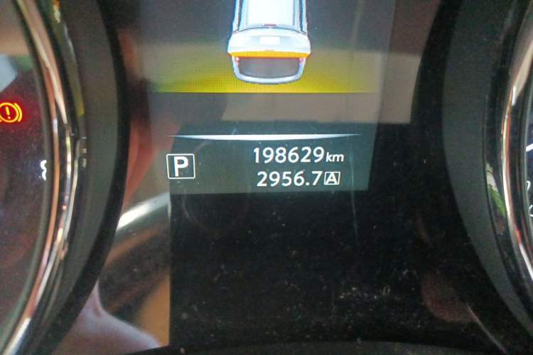 Used Nissan X-Trail 2014 2.5L CVT Luxury Edition 4WD Odometer Close Up