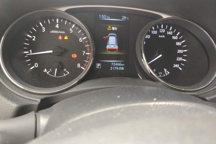 Used Nissan X-Trail 2014 2.0L CVT Comfort Edition 2WD Odometer Close Up