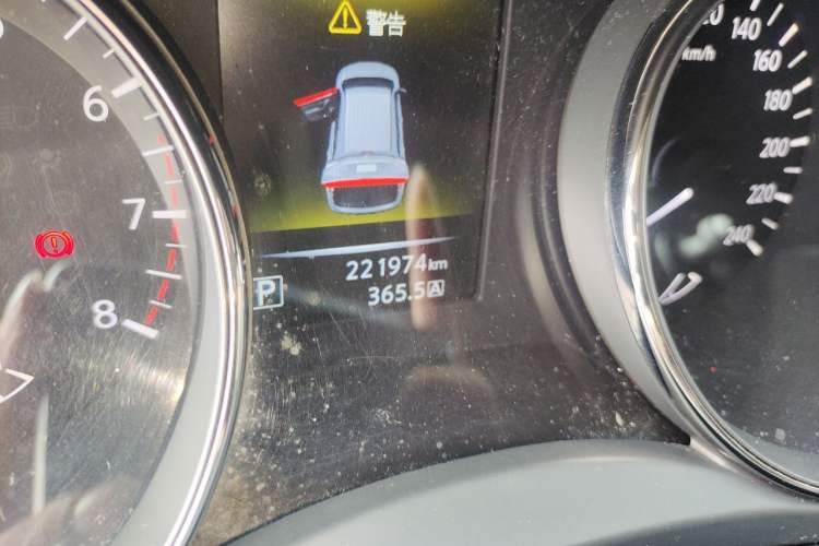 Used Nissan X-Trail 2014 2.5L CVT Luxury Edition 4WD Odometer Close Up