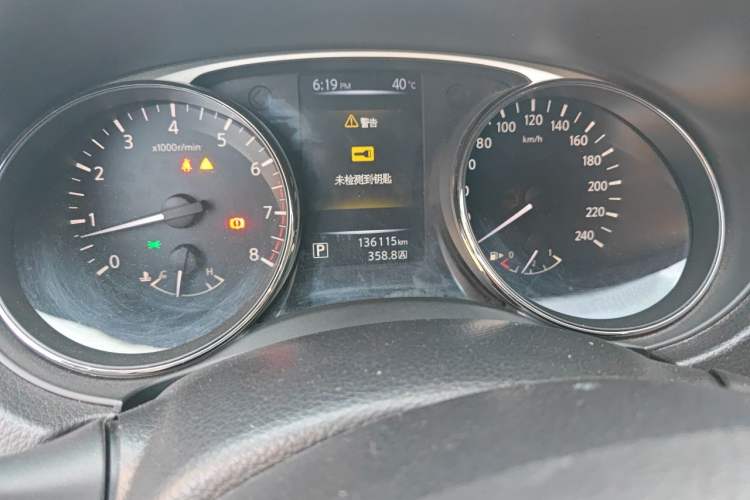 Used Nissan X-Trail 2014 2.5L CVT Leading Edition 4WD Odometer Close Up