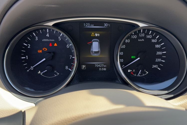 Used Nissan X-Trail 2014 2.0L CVT Comfort Edition 2WD Odometer Close Up