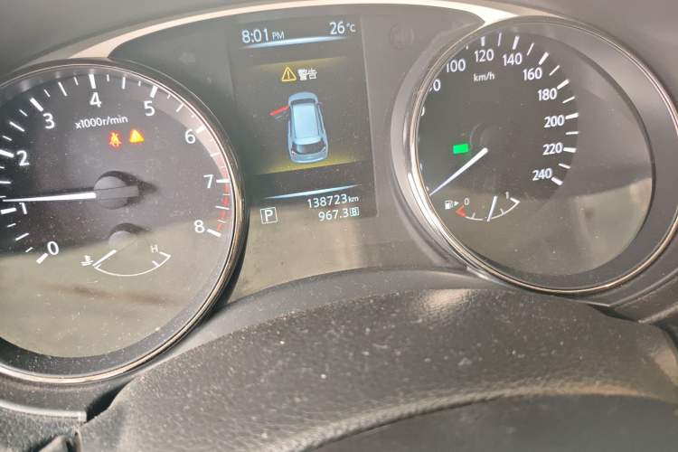 Used Nissan X-Trail 2014 2.0L CVT Comfort Edition 2WD Odometer Close Up