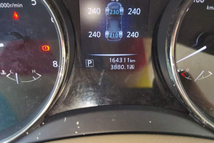 Used Nissan X-Trail 2014 2.0L CVT Comfort Edition 2WD Odometer Close Up