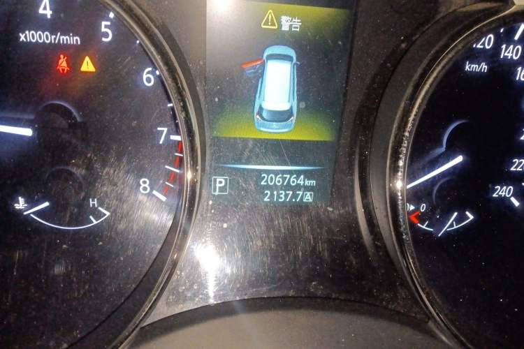 Used Nissan X-Trail 2014 2.0L CVT Smart Edition 2WD Odometer Close Up