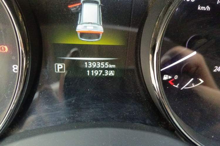 Used Nissan X-Trail 2014 2.0L CVT Comfort Edition 2WD Odometer Close Up