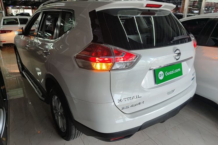 Used Nissan X-Trail 2014 2.5L CVT Leading Edition 4WD Rear Left 45 Deg